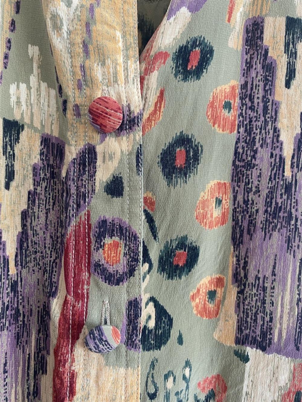 Vintage Silk Tapestry Blouse | Covered Buttons | Fluid Fit | Fits Various - Picture 8 of 13